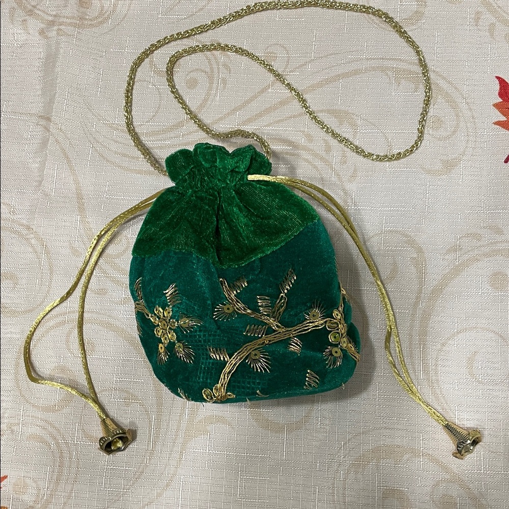 Elegant Green Velvet Drawstring Bag
